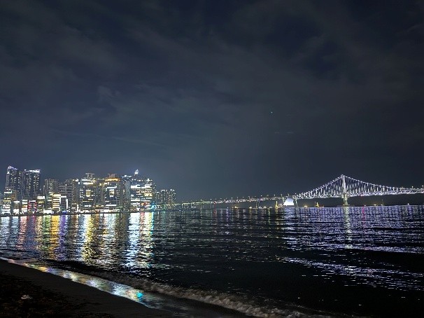 広安里ビーチの夜景