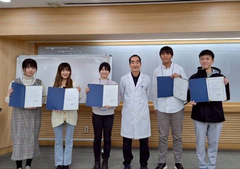 PBL修了書授与の写真