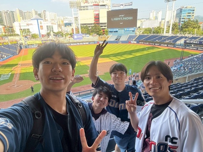 釜山大学の学生と野球観戦