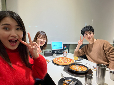 現地で人気のピザ屋さんで