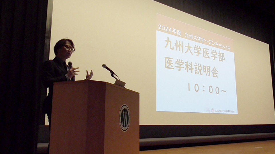 新納教授による学科挨拶・学科紹介