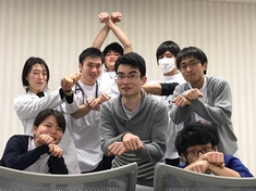 慶尚大学からの実習生を交えてポリクリ班と